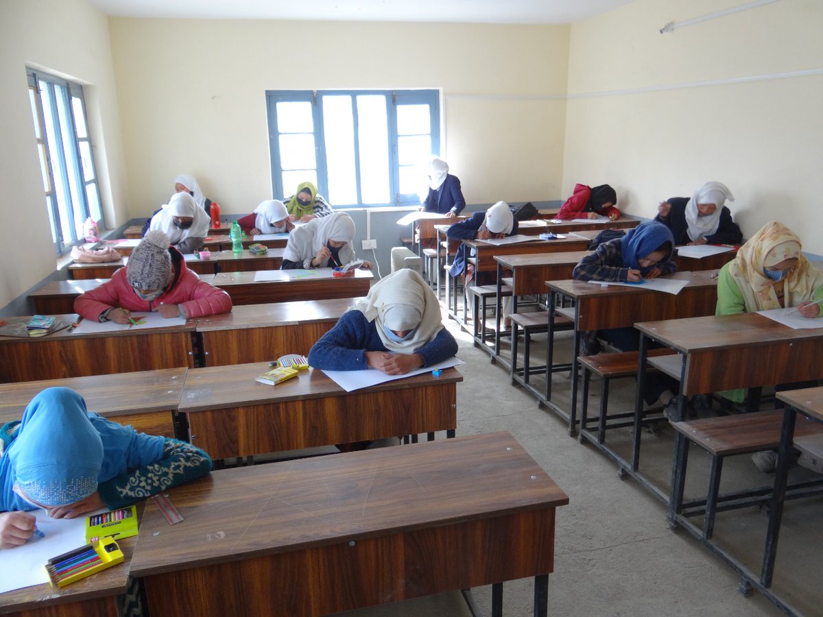 PIBSrinagar's tweet photo. State level painting competition on Energy Conservation being organised by Bureau of Energy Efficiency @beeindiadigital under National Campaign on Energy Conservation 2021 at Kargil, Ladakh.
#SaveEnergySaveLife
#EnergyEfficientIndia
#PaintforEnergyEfficientIndia https://t.co/hAWMCVP1Km