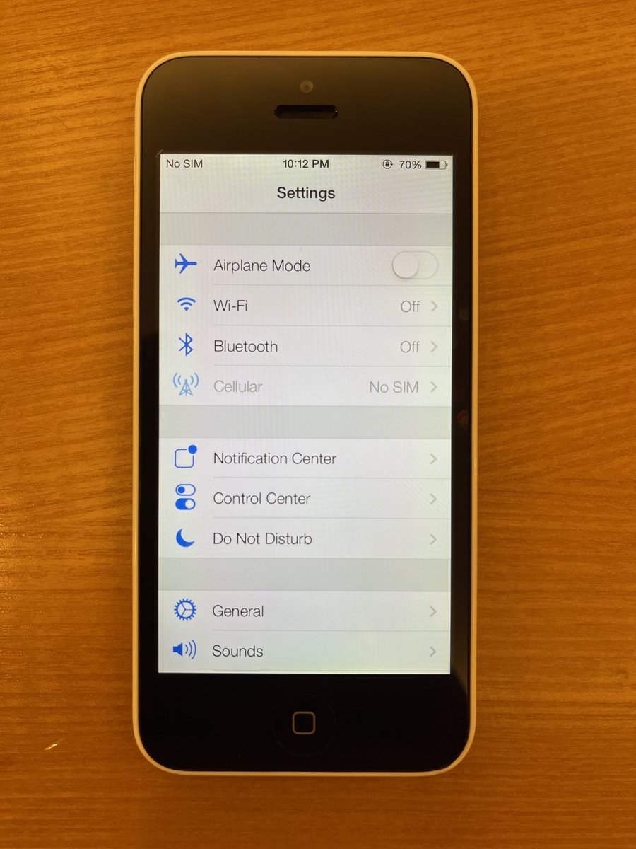 ra1ncloudteam's tweet photo. iOS 7 Beta 1 running on an iPhone 5C. Early iOS 7 Beta builds were more an “iOS 6.5” with leftover UI elements from iOS 6, and different settings icons from release iOS 7.

Images from @iarchiveml https://t.co/Yr5iCquytg