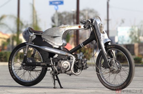 青い末弟 Nm4 02 生産台数1億台を超えたスーパーカブ 世界中に蔓延するカブですが一部250cc化や 四気筒化など稀に変態的な個体が出てきます これを変異カブと呼び カブ主総会で発表する必要があるそうな T Co Tzsbrvdmtb Twitter 青い末弟 Nm4 02 生産台数1億台を超えたスーパーカブ 世界中に蔓延するカブですが一部250cc化や 四気筒化など稀に変態的な個体が出てきます これを変異カブと呼び カブ主総会で発表する必要があるそうな T Co Tzsbrvdmtb Twitter