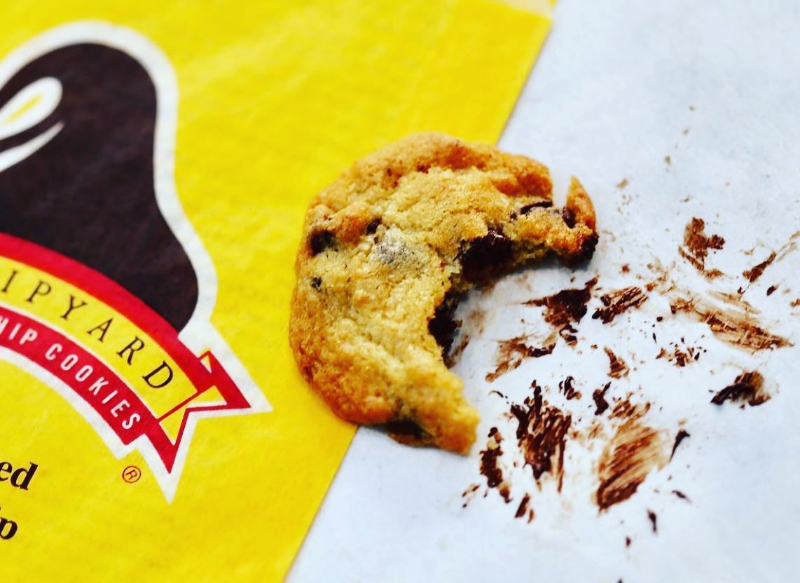 If you don’t have time to make cookies for Santa, pick some up @boston_chipyard I guarantee it will put you on his nice list. #faneuilhallmarketplace #faneuilhall #happyholidays #merrychristmas #cookiesforsanta #delious #choclatechipcookies #shoplocal… bit.ly/3rqK7qR