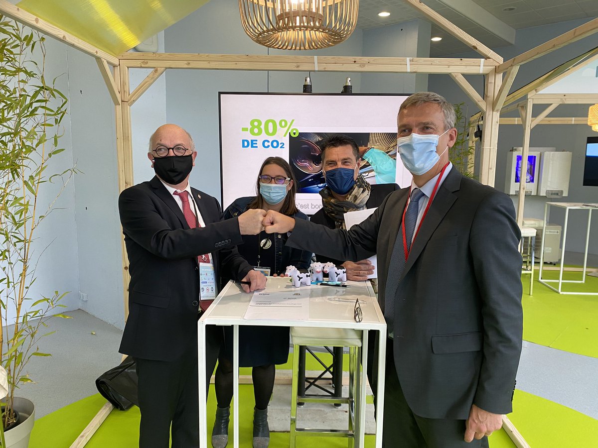 EnergieFlandre's tweet photo. En direct de #methamorphose : signature des conventions entre @DelvaHerve @siecf et @GrDF_RioPlus20 @grdf pour favoriser l’abandon du fioul et le raccordement au gaz naturel et bio gaz des bâtiments publics et habitations de #Flandre #ACTEE https://t.co/sJGbyT5rwi