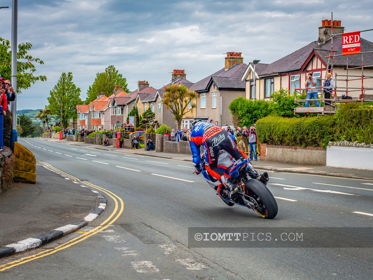 iomttpics's tweet photo. Hicky at St Ninians in 2019 - This is available as a print, canvas or mounted on aluminium - see the link for prices: https://t.co/Gu7jwa7T4m https://t.co/StrlyVFzRd