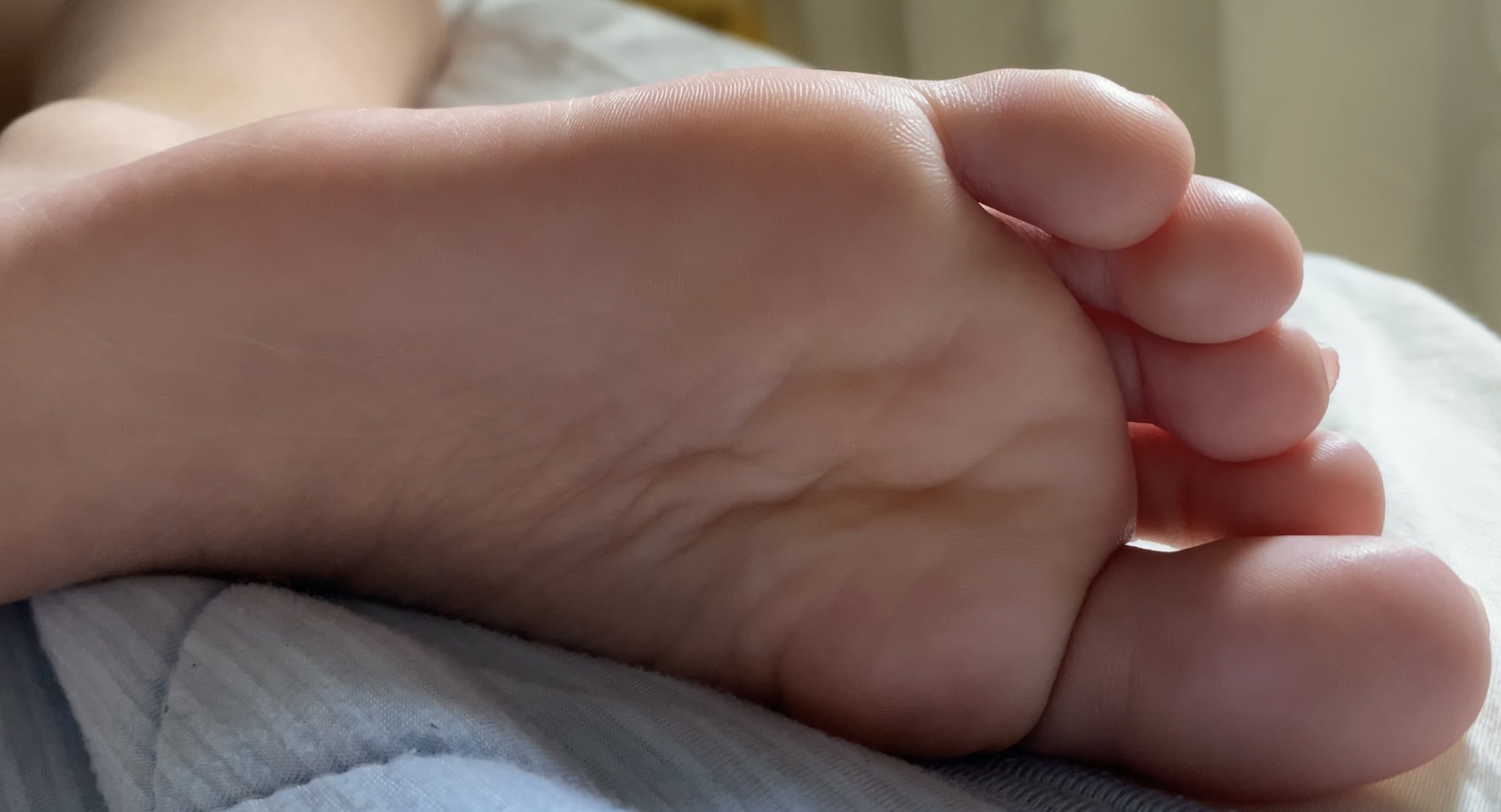 街撮り パンスト足裏盗撮 ロメオ@脚.足裏 (@romeo3805) / X