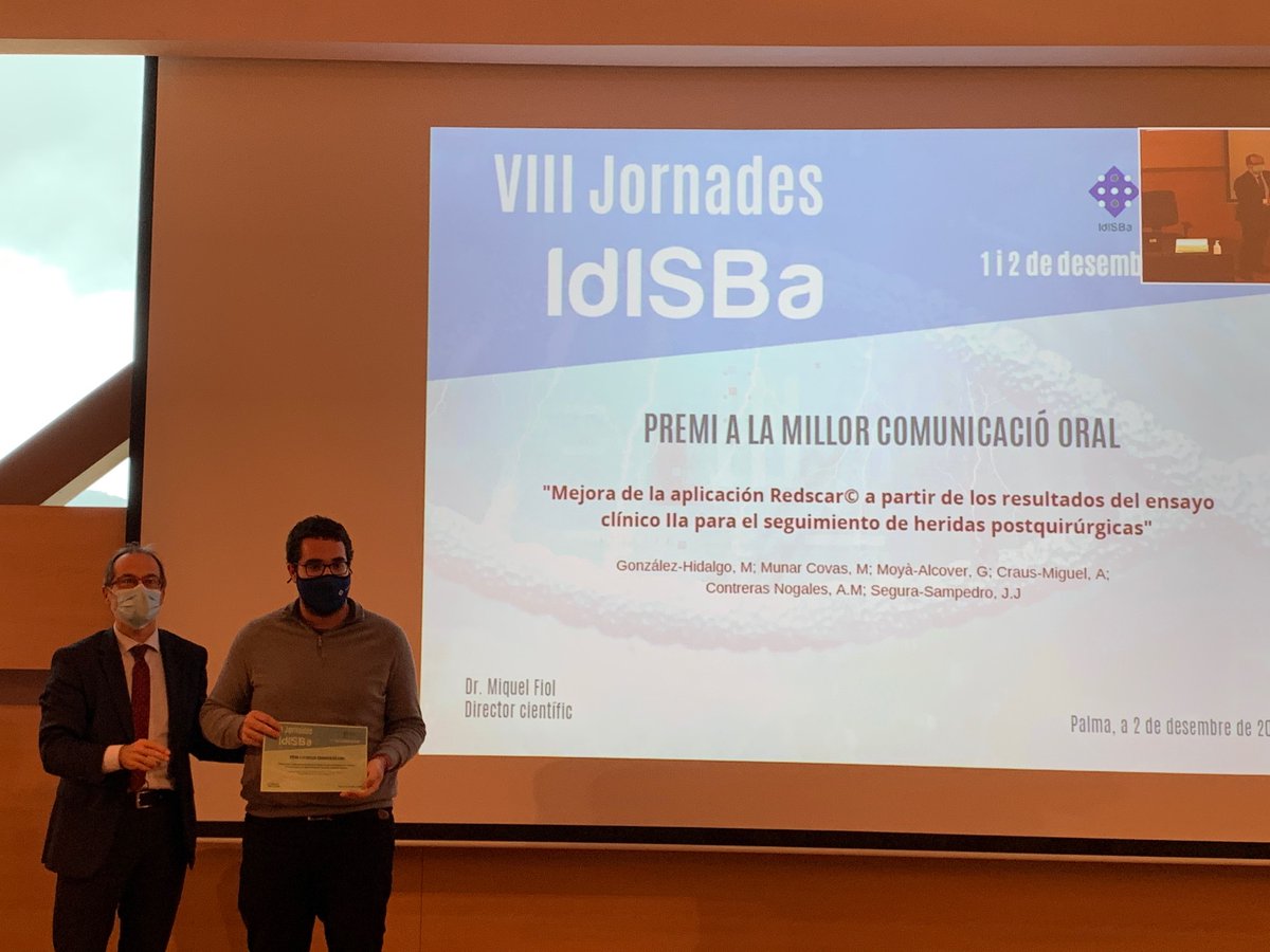 idisbaib's tweet photo. #VIIIJornadesIdISBa Entrega de premis a les millors comunicacions orals a càrrec de @xmm654, gerent de @SonLlatzer, :

“Mejora de la aplicación Redscar© a partir de los resultados del ensayo clínico IIa para el seguimiento de heridas postquirúrgicas”, de @marc_munar. https://t.co/9hHbZc5EWc