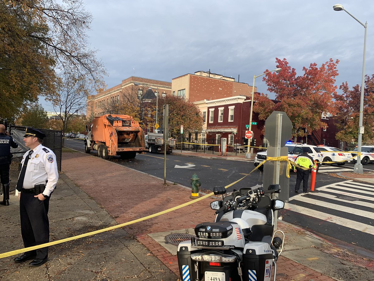 jesserbnwtz's tweet photo. I count at least 15 cop cars. This is madness. https://t.co/EMFmzt7bGs