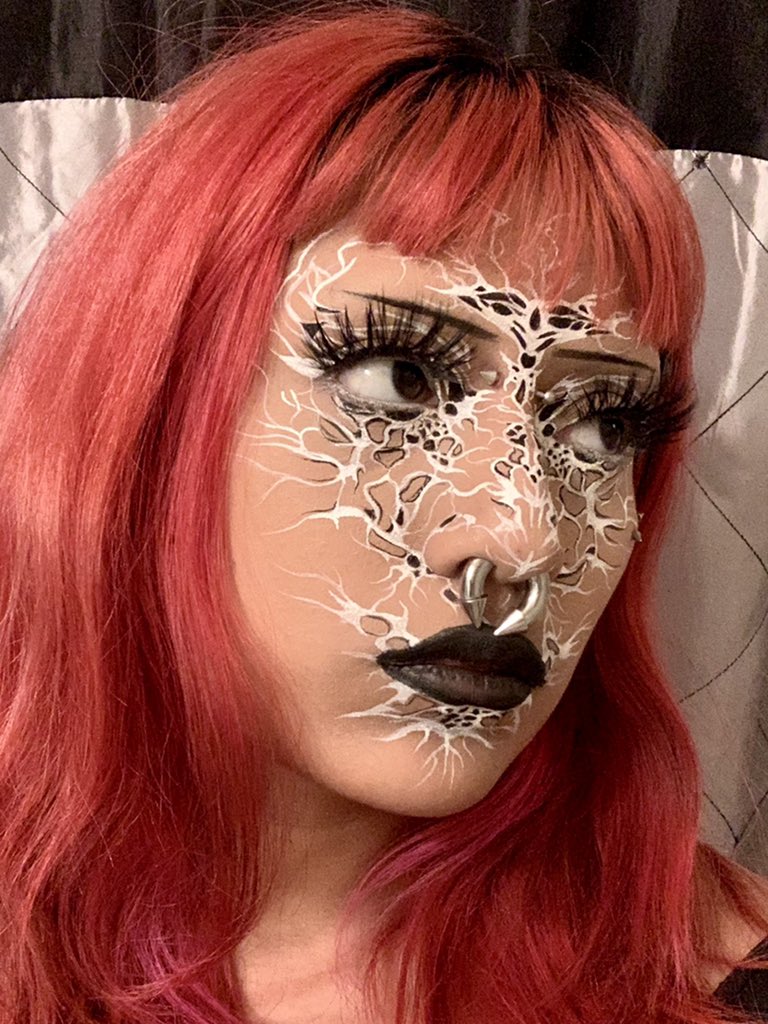 clitantro's tweet image. how metalheads nut on their gf