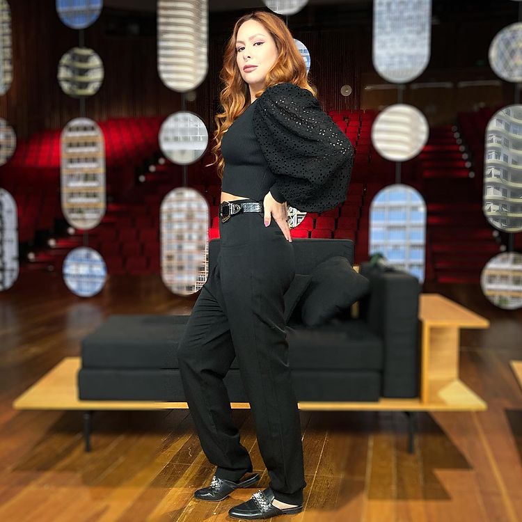 queenpitty__'s tweet photo. 📸 Look usado pela Pitty para apresentar o programa #SaiaJustaNoGNT de ontem. 🖤 01/12/2021
#looksdapitty https://t.co/EgxQCA2VZh