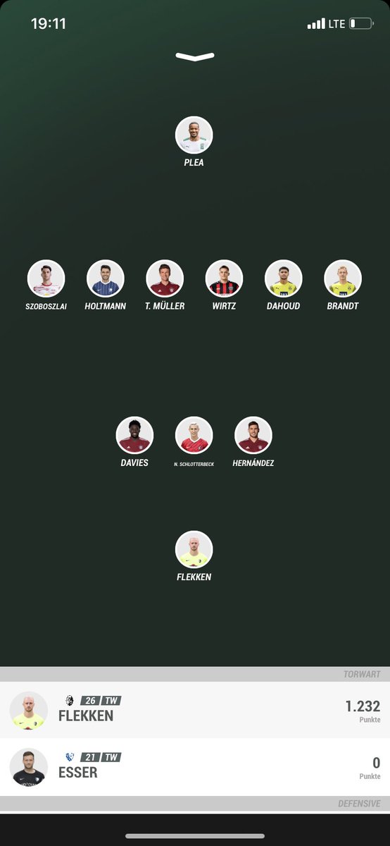 Zazzbuck1's tweet photo. Große Diskussion zwischen zwei zielstrebigen Managern. Welches Team findet ihr besser? @KICKBASEAPP @KickbaseKing @theKickbaseOne https://t.co/Q5EswyPEXJ