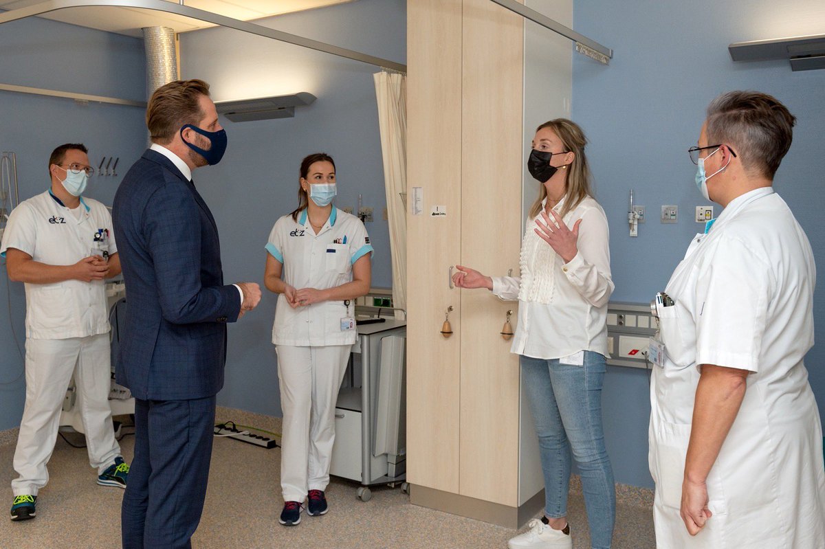 Op de IC’s wordt met man en macht gewerkt om paraat te staan. Op bezoek bij Rowan Marijnissen (voorzitter V&amp;VN-IC) en haar collega’s in het <a href="/ETZnl/">ETZ</a>, waar alles op alles wordt gezet om de zorg voor coronapatiënten verder op te schalen. Dankbaar dat we zo op jullie mogen rekenen.