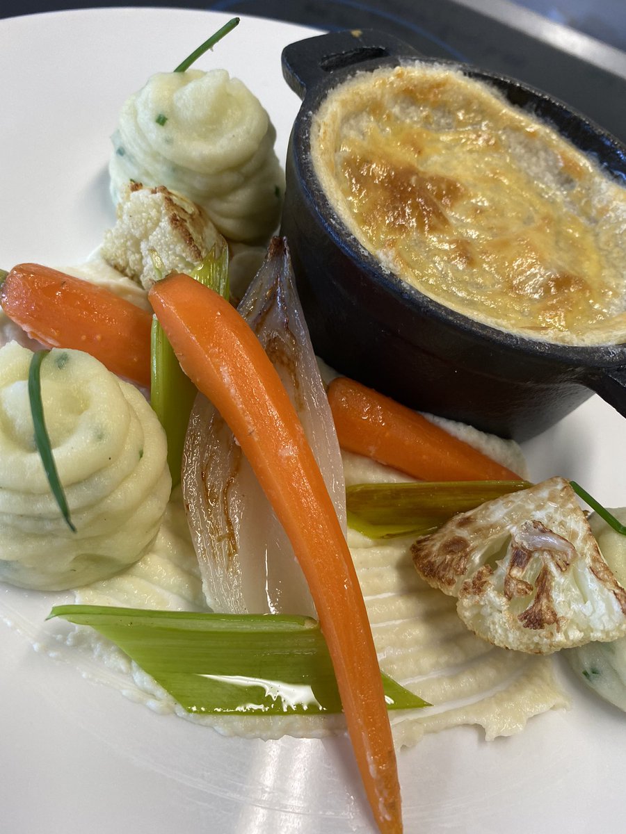 HopwoodChef's tweet photo. @hopwoodhall level 2 learners making comfort food chicken and vegetable pie #winterfood #PieDay https://t.co/tmc8B9oWXT