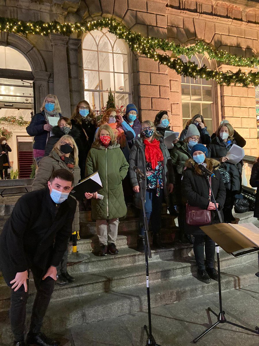 SOLASFET's tweet image. December is here and it’s time for some festive spirit! Be sure to stop by the @ShopPowerscourt to hear some Christmas carolling from the SOLAS, Food Safety Authority and ETB workplace choirs. All in aid of the Simon Community. #singforsimon #bravingthecold❄️🎄