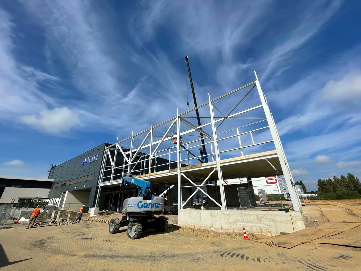 acist_medical's tweet image. The exterior is complete as construction of our warehouse expansion in Heerlen rapidly progresses. Next up: the interior. We hope to announce the opening of our larger warehouse in January 2022. #ACIST #buildingexpansion