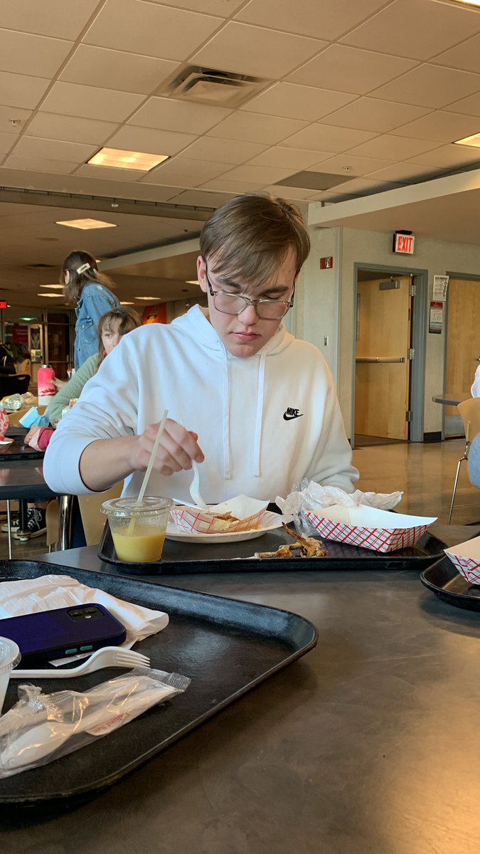 The RNC claims he is an activist for the environment and then uses a plastic straw to drink his smoothie? What’s going on here @GOPofWHS2021 ?