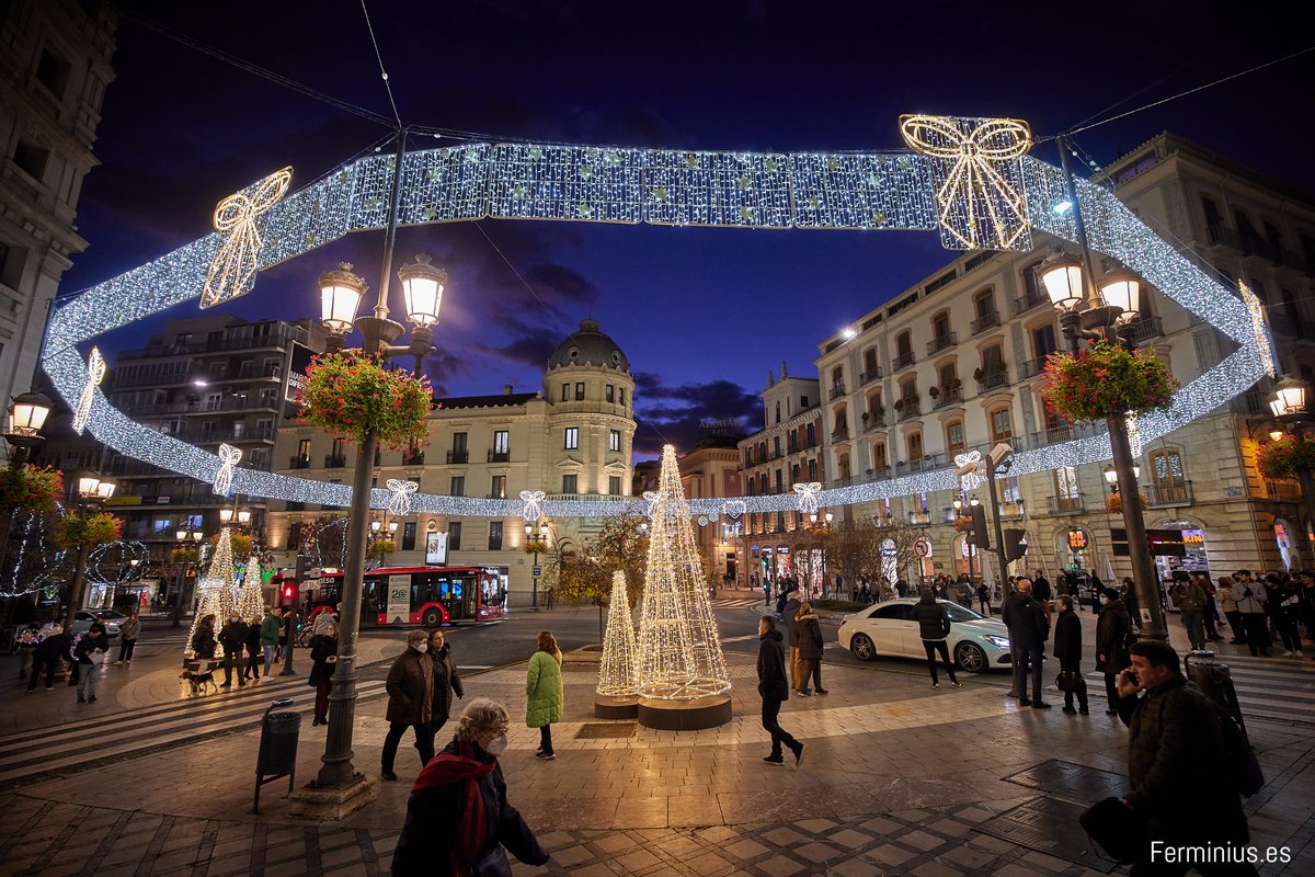 Ferminius's tweet photo. Ya es Navidad en Granada https://t.co/HoIzy1Uatc