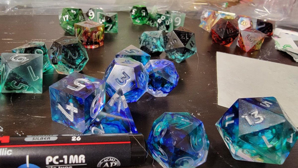 fancywings_'s tweet photo. Today I ink and polish!

#dice #DnD #handmadedice https://t.co/RmmIaSXwB4