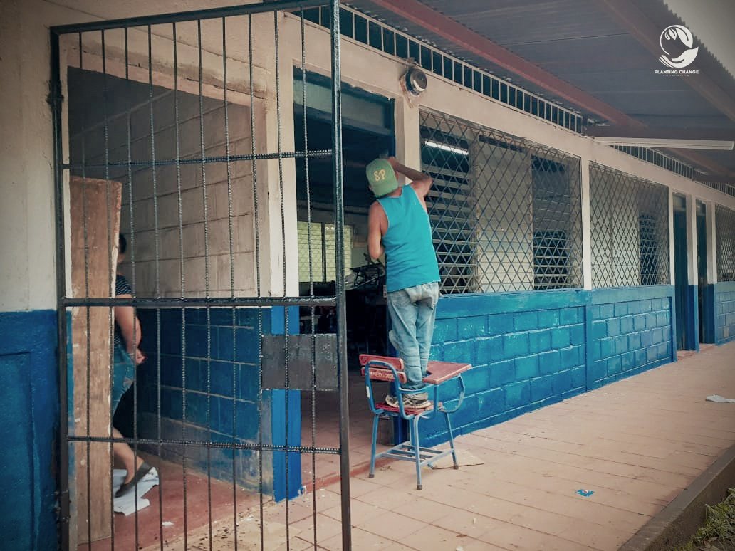 plantingchange_'s tweet photo. 📣Day of action
👥CAPS-Fuente de Vida, in Niquihinomo, is currently maintaining the community school center, this as part of their social commitment and actions that involve each of the families.
#Nicaragua #Caps https://t.co/yI7yCwOxWQ