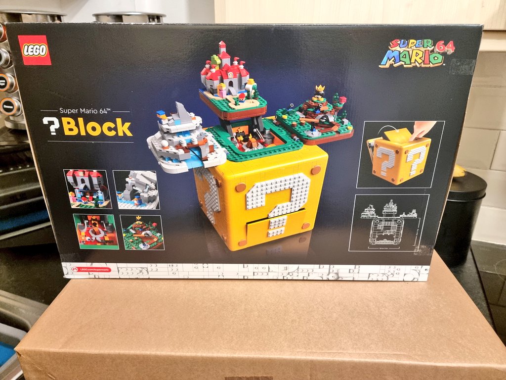 _Square1_'s tweet image. Xmas present for the boy has arrived.
It's fecking huge and I want it to be mine soooo much!! 🤩🤩