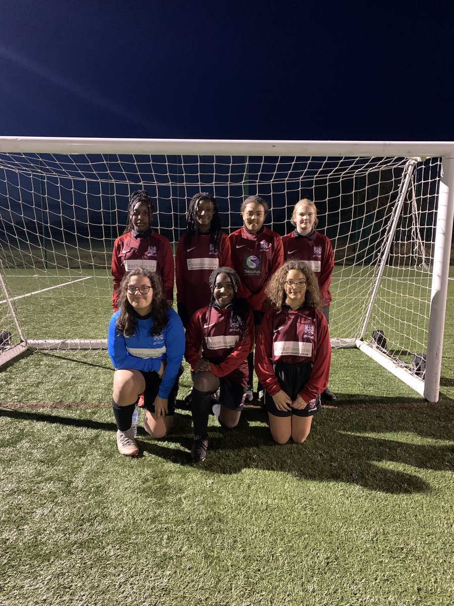 Girls U12 football competed at Oakbank tonight in freezing weather. That didn’t stop them from taking a win and draw on the evening. Amazing stuff!!! 
⚽️⚽️⚽️
#nihilnisideo