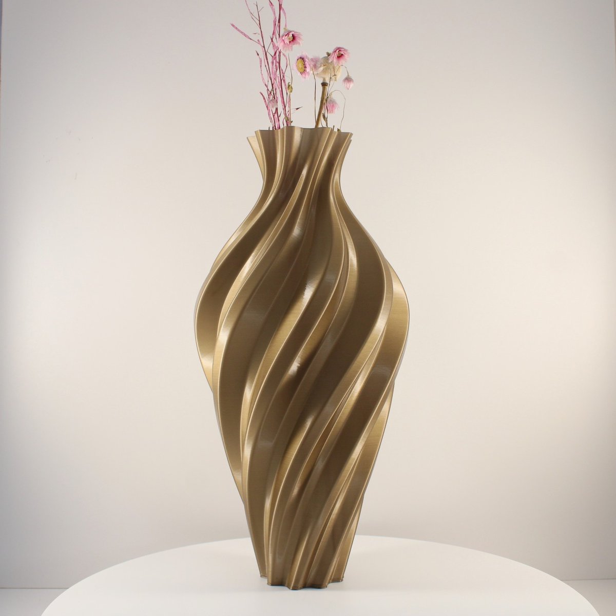 FILO_ALFA's tweet photo. Check out the amazing vase design by @slimprintnl in @filo_alfa bronze PLA
With layers of 0.4mm this would take 8-9 hours, but with 0.6mm and 1mm nozzle, 5 hours and 12 minutes.
#3dprint #vase #texture #vases #vasemode #spiral #3ddesign #filament #homedecor #slimprint #filoalfa https://t.co/QvrBV0ZU16