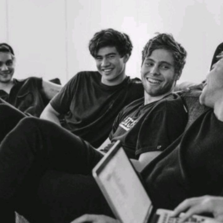 fonzibonzicth's tweet photo. 5sos sgfg era ; a thread 🤍 https://t.co/a438yBj5cn
