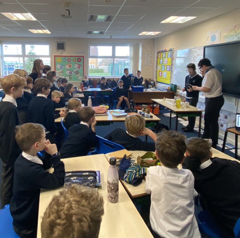 valleygardensnt's tweet photo. Fab sessions with our Y8 Street Scientists #vgmsscience #vgmsy5 https://t.co/GyPIRfyQyh