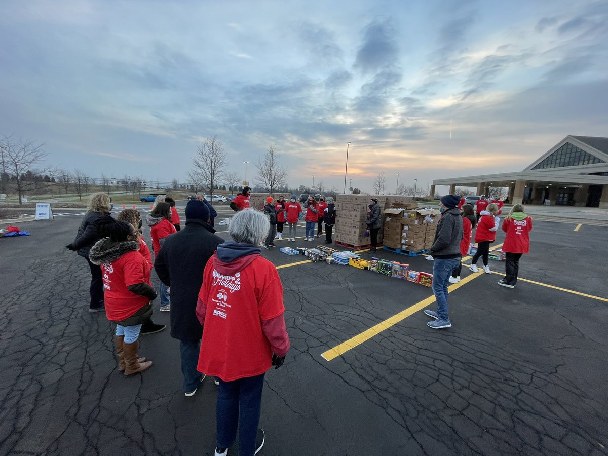 WeGoTogetherWC's tweet photo. Big thank you to all who made yesterday’s holiday meal distribution a success! Special thank you to @unitedwaychi, @ILfoodbank, @wheatonbible, &amp; @standrew_wego for securing the food, toy donations, and excellent space! #togetherisbetter https://t.co/jZ2jOZpzPx