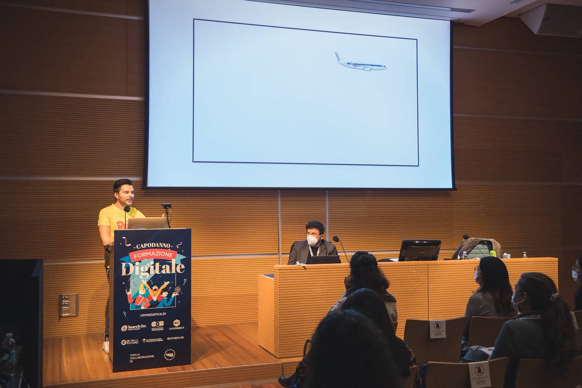 La mia quarta volta a #SMStrategies, sempre bello sempre figo e divertente parlare ad un pubblico affamato di comunicazione.