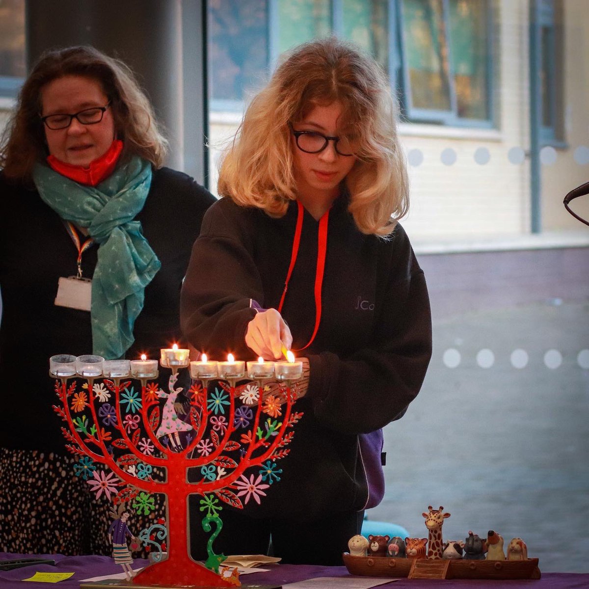 It’s night 5 of Chanukah & we would like to thank Rabbi Tanya Sakhonovich for sharing her childhood memories of Belarus & reminding us about the freedoms that this festival represents Hannah in Y10 also proudly announced our sponsored charity @survivorstrust & lit the Chanukiah!
