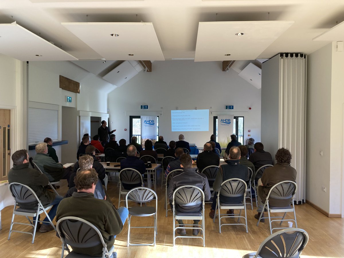 Fantastic Newbury monitor farm meeting talking all things Carbon with Becky Wilson <a href="/FarmCO2Toolkit/">Farm Carbon Toolkit</a> <a href="/HarleyStoddart/">Harley Stoddart</a> - <a href="/TheAHDB/">AHDB</a>. Thomas Gent - @gentle_farming and Rob Waterston - Newbury Monitor Farmer.
Generated plenty of interesting discussion. <a href="/AHDB_Cereals/">AHDB Cereals</a>