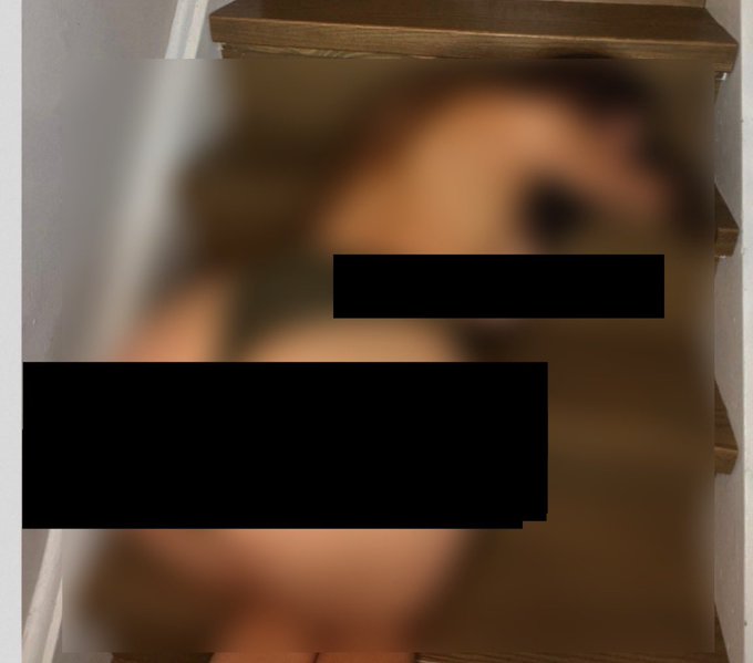 Fuck me on the stairs? 😏 https://t.co/mjCllte8YP https://t.co/3Vxe1hZdPG