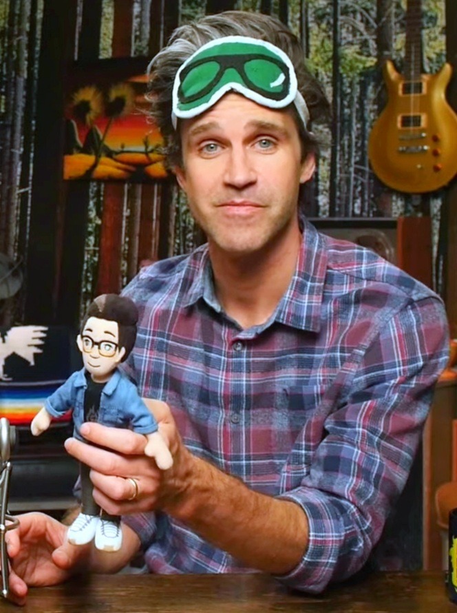 link_sans_specs's tweet photo. @nknific @Bluecoats @MissionNsync @RhettandLinKomm @jannellee_o Aww, here's a cuddly boy to keep you company. Oh, and a plushie. 😘 https://t.co/Q35RURW6QK