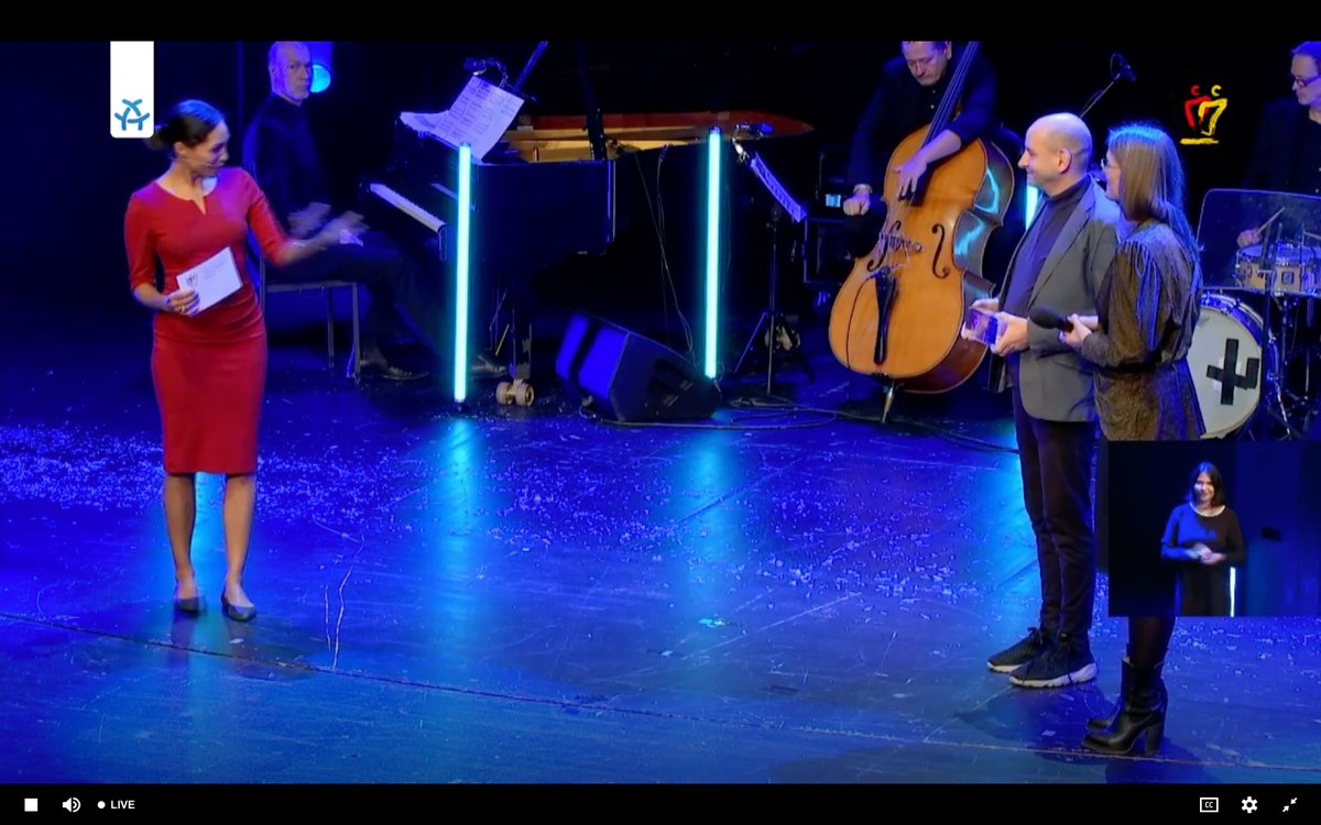 Wow!!! Wir haben den Publikumspreis des Deutschen #Engagementpreis gewonnen 🥳💫🌈 Wir sind sprachlos! Danke an alle, die für uns abgestimmt haben und an alle, die sich für das #Grundeinkommen eingesetzt haben - und <a href="/raulde/">Raul Krauthausen</a> für die wundervolle Laudatio! @EngagiertenInfo