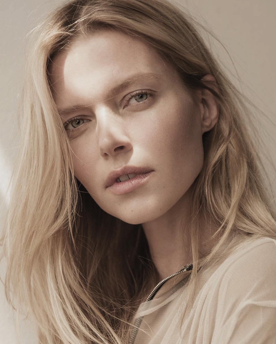 Klaus taught me the truth. He showed me how the world really is. You have to be strong, and take the things you want. You have to think only of yourself. And I'm the strongest of all now. I am. 

{Klaus'es favourite}

RT for the older sister of the brat!