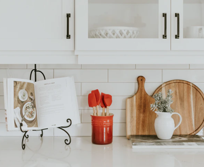 GetMicroGold's tweet photo. Our kitchen countertops are often teeming with dangerous pathogens and opportunistic bacteria. These tiny invaders are invisible and hardy. So how quickly can a clean kitchen surface return to levels of dangerous dirtiness? We got the dirt: https://t.co/6eW5cclDX8 https://t.co/dWx1h1y6ce