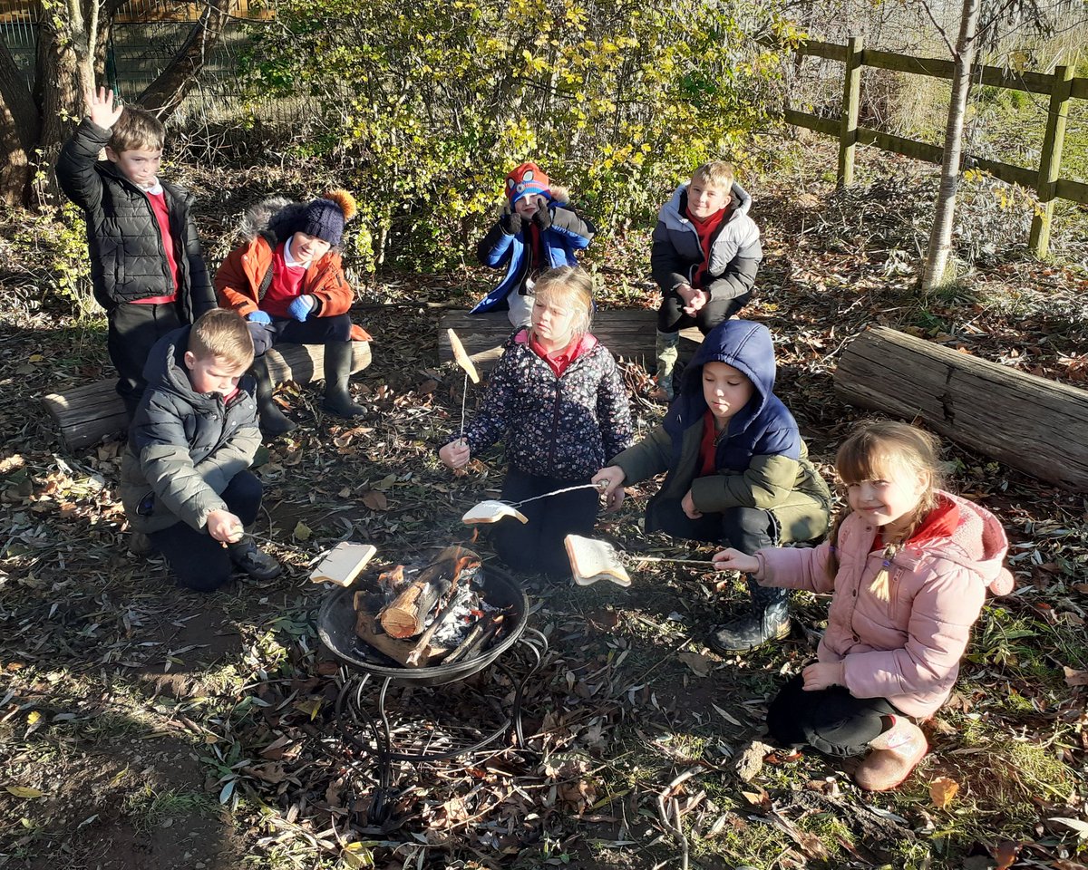 RogietPrimary's tweet photo. After lots of preparation and developing our skills, #rpsdosbarth2 toasted bread over the fire, with a choice of butter, jam or chocolate spread 😋
Everyone was responsible, safe and showed perfect manners; a reminder of how a simple "please" or "thank you" can make someone's day https://t.co/LHTOc41iDt