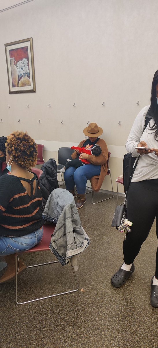 OntayJohnson's tweet photo. 🗣️ Shout-out to #BillMurphy and @enrollindy for an #Awesome job walking our parents through the #EnrollmentProcess on Tuesday night at our #parentPOWERdevelopmenttraining
@EmpowerEDFamIN If your student is in the 8th grade #PLEASE Enroll them #NOW before #Christmas for 2022. https://t.co/qSIYAYNHor