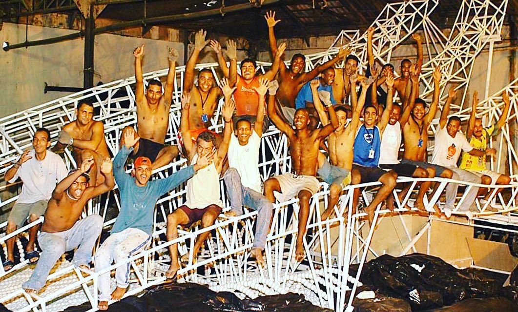 marcuspauloreal's tweet photo. Salve o samba! 
Salve os trabalhadores dos barracões!
#Samba #marcuspaulo #Carnaval2022 #gresar #gresub https://t.co/ETOnKoO1fs