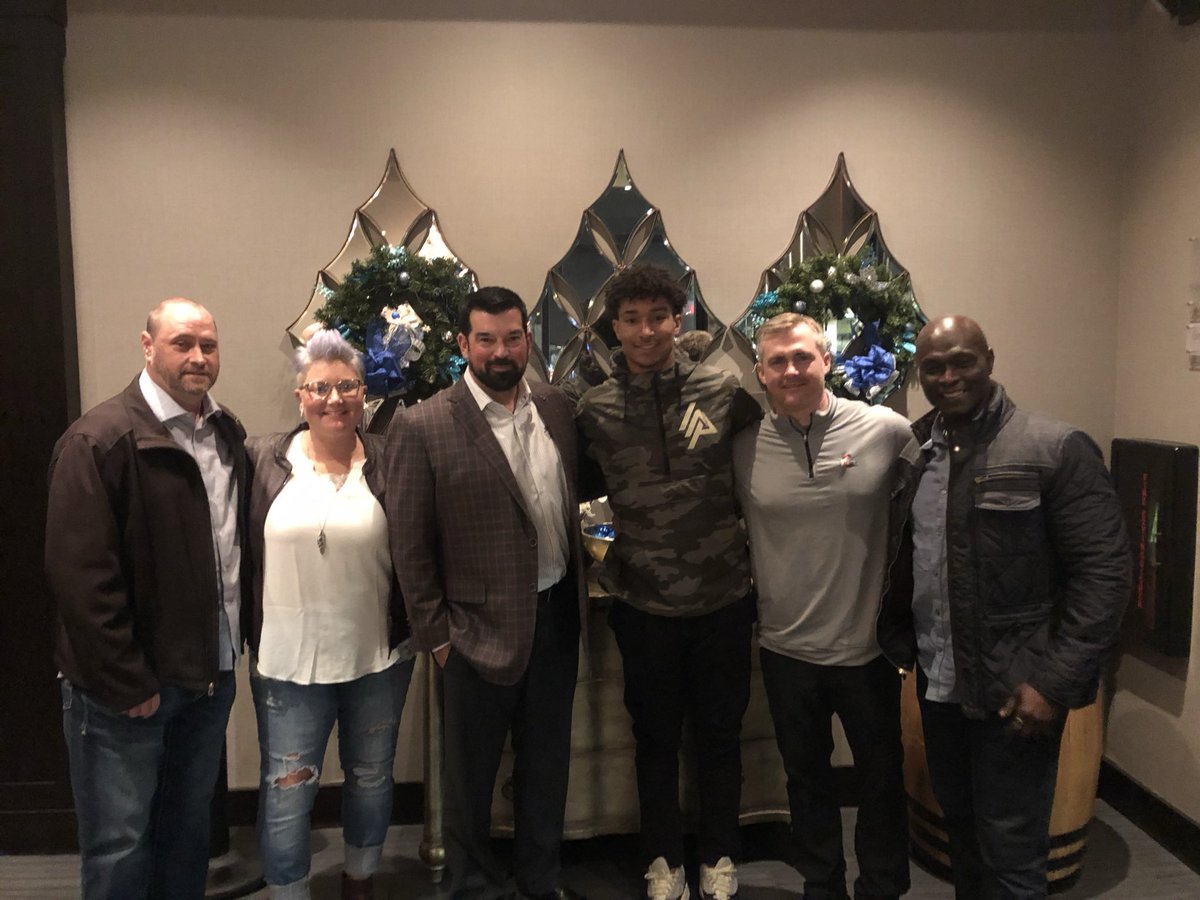xaviernwankpa01's tweet photo. Great in home visit last night with @OhioStateFB #GoBucks https://t.co/uyoW7rx1Aw