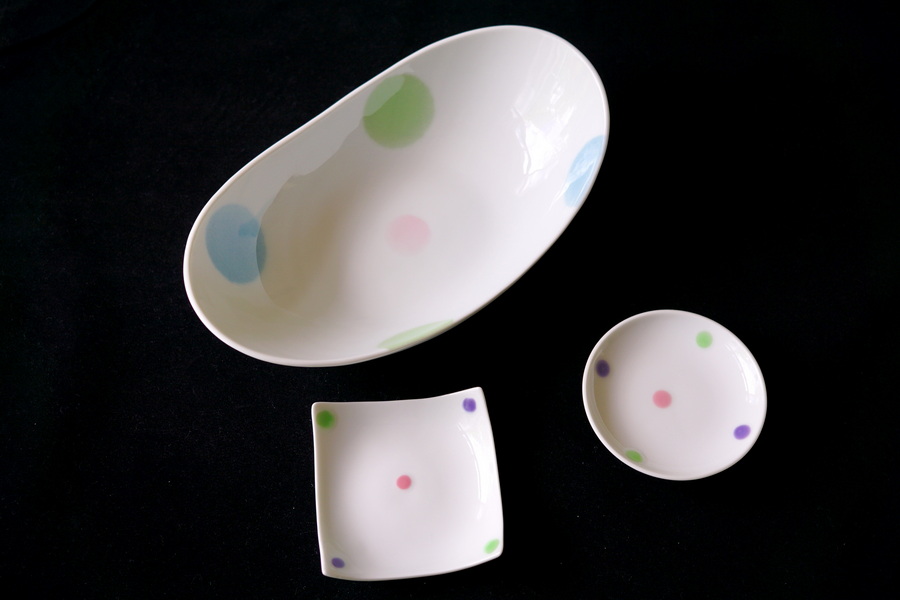 AchikochiJ's tweet photo. Aissettes avec des motifs de gouttes (Mizutama) de couleurs variées.
#assietteovale #couppelle #mizutama #couleurs #petiteassiette #ensemble #dish #assiettecurry #assiettepâte #platovale #currydish #dishset #cuisineasiatique #motif #gift #cadeaux 
#tableware #artdelatalbe https://t.co/ej9f0a95bB