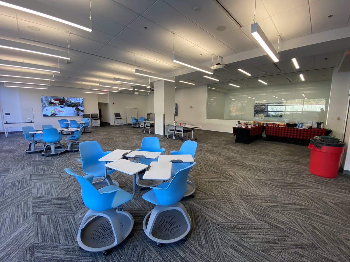 UGAGrady's tweet image. We have transformed the PAF on the second floor into a space to destress and promote relaxation.
▫️Comfort corner with snacks
▫️Puppy videos on the big screen 
▫️Coloring table 
▫️Positive vibes note board

Come check it out!