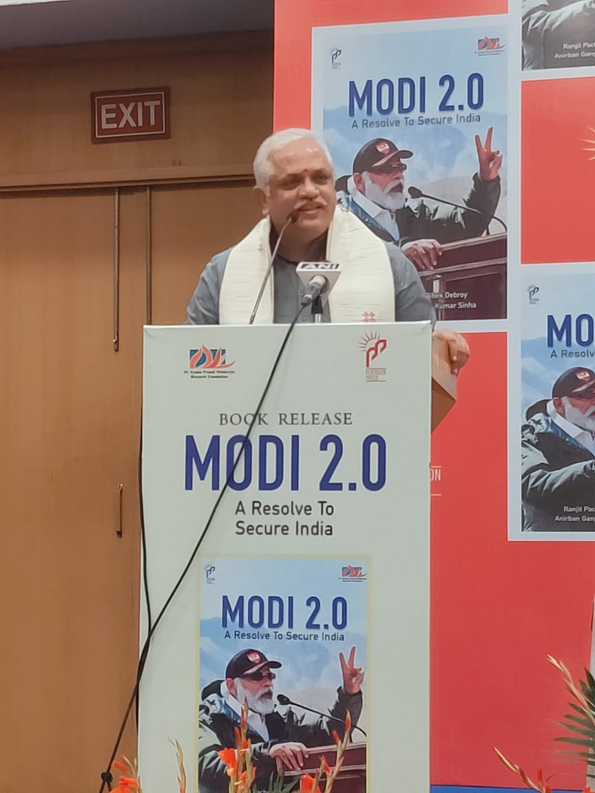 spmrfoundation's tweet photo. Special Address by Shri @blsanthosh ji, National General Secretary (Organisation), BJP at the book release, "Modi 2.0: A Resolve To Secure India" #IndiaFirst #SecuringIndia https://t.co/hC69C0hshp