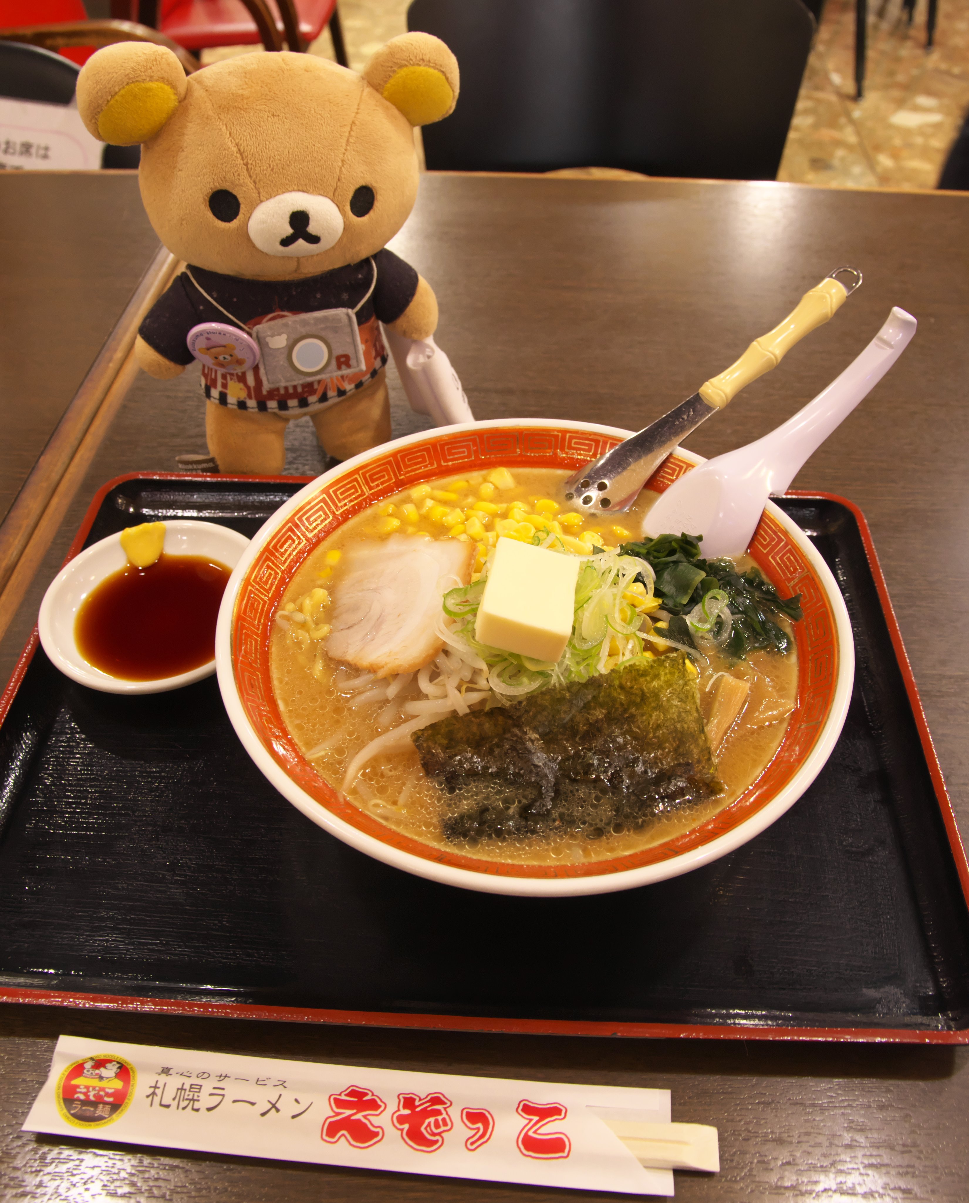 Takatan 札幌では味噌ラーメンを2杯食べました どちらも美味しかったです 札幌ら めん共和国 札幌みその 極旨チャーシュー豪快盛り ボリュームたっぷりでスープも今風の濃厚さ 3枚目 えぞっこパセオ店 バターコーン味噌ラーメン いい意味で