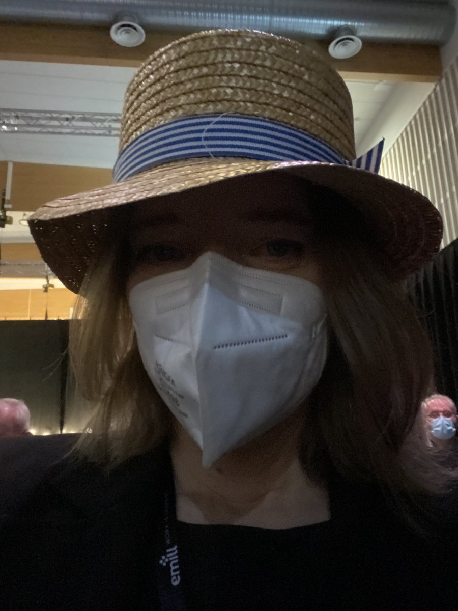 ParviainenTiina's tweet image. Kiitos lämpimästä vastaanotosta ja hienosta hatusta #ITK2021! Innostavia keskusteluja kehittyvistä aivoista, kehosta ja vuorovaikutuksesta digitaalisen koulutuksen maaperällä. Olen vaikuttunut ja vakuuttunut koulutuksen kehittämisen  asenteesta, tärkeä tapahtuma! 💎