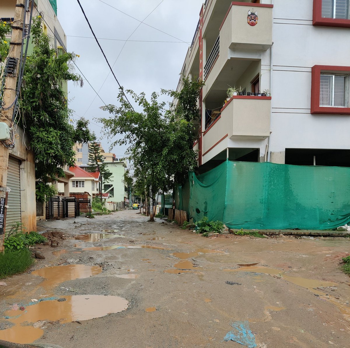 helpgnrgarden's tweet photo. Welcome to Babusa Palya, Flower Garden Road (ironic) to enjoy dirt bike racing. Day 2.
@CMofKarnatak @BBMPCOMM. This is  @BABasavaraja urban minister's constituency. @BBMPSWMSplComm @BbmpJc. Please see the money allocated for this unfinished job. https://t.co/ifirsDRTuR