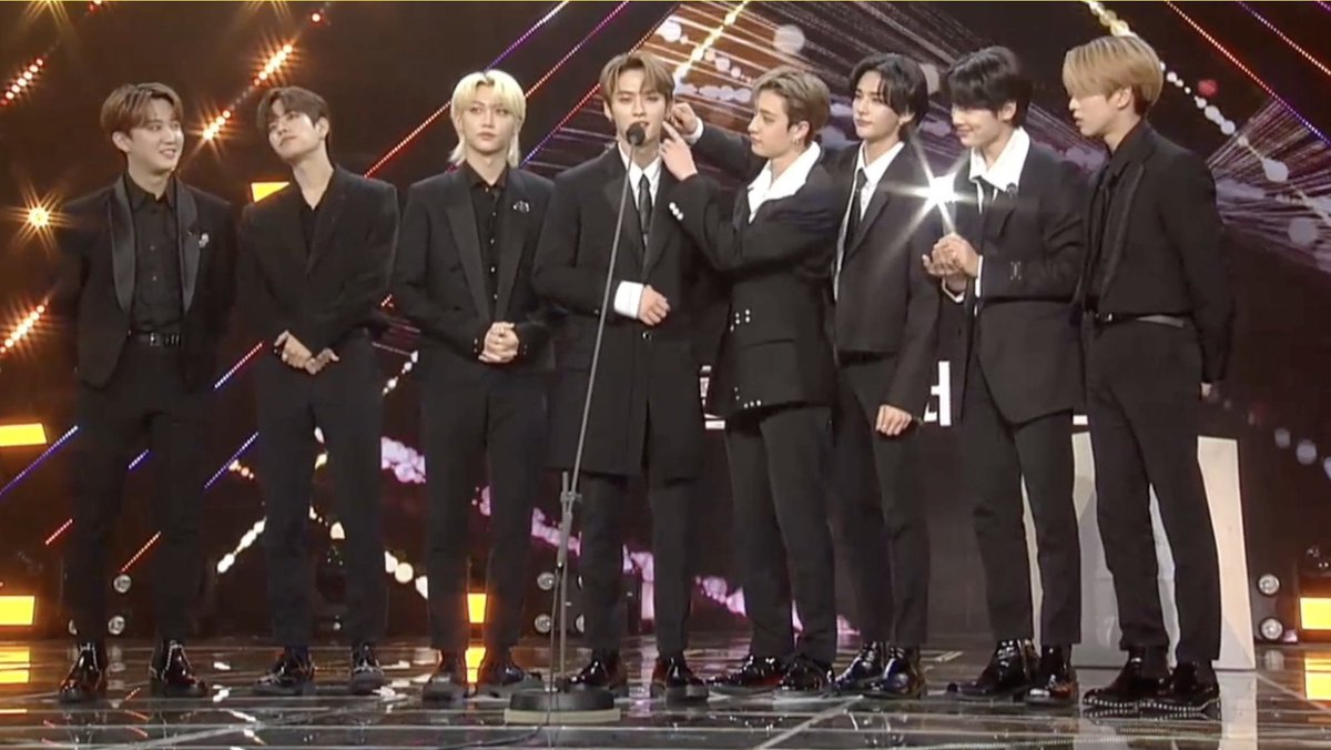 defscart's tweet photo. ꒰ giveaway because skz won daesang! ꒱ 

𓂋 Php 100 gcash
~ mechanics :
҂ like &amp; rt
҂ mbf
҂ reply:
STRAY KIDS PERFORMANCE KINGS
#SKZ_1stDAAAESANG
#Straykids1stDAESANG 
#스키즈_AAA올해의퍼포먼스대상_축하해
#스트레이키
҂ ends on December 15

goodluck ! 👑 https://t.co/MPBJW41KGx