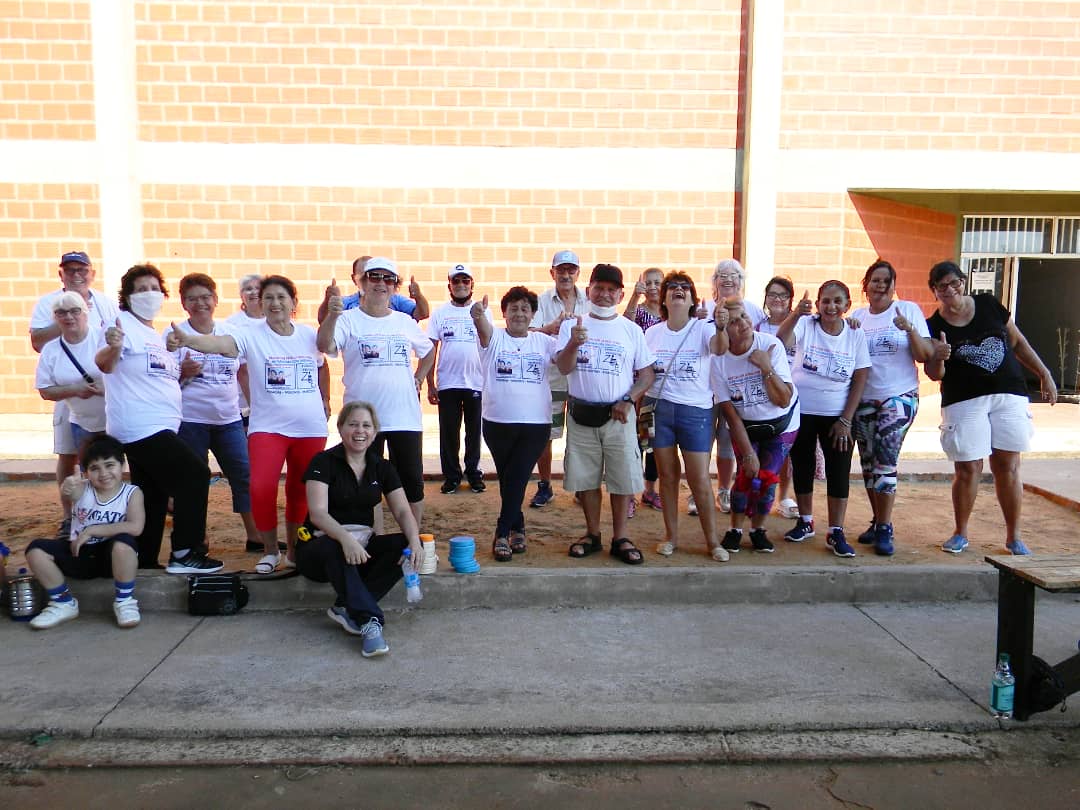 posadasdeportes's tweet photo. La @muniposadas, ofrece la Escuela de Tejo para los Adultos Mayores en el Polideportivo Itaembé Miní. La misma desarrolla sus clases los días martes de 16:00 a 18:00 Hs, miércoles de 14:30 a 16:00 Hs y jueves de 16:00 a 18:00 Hs. 
#PosadasLindaDeNuevo
#PosadasDeportiva https://t.co/jtxBJFLcTU