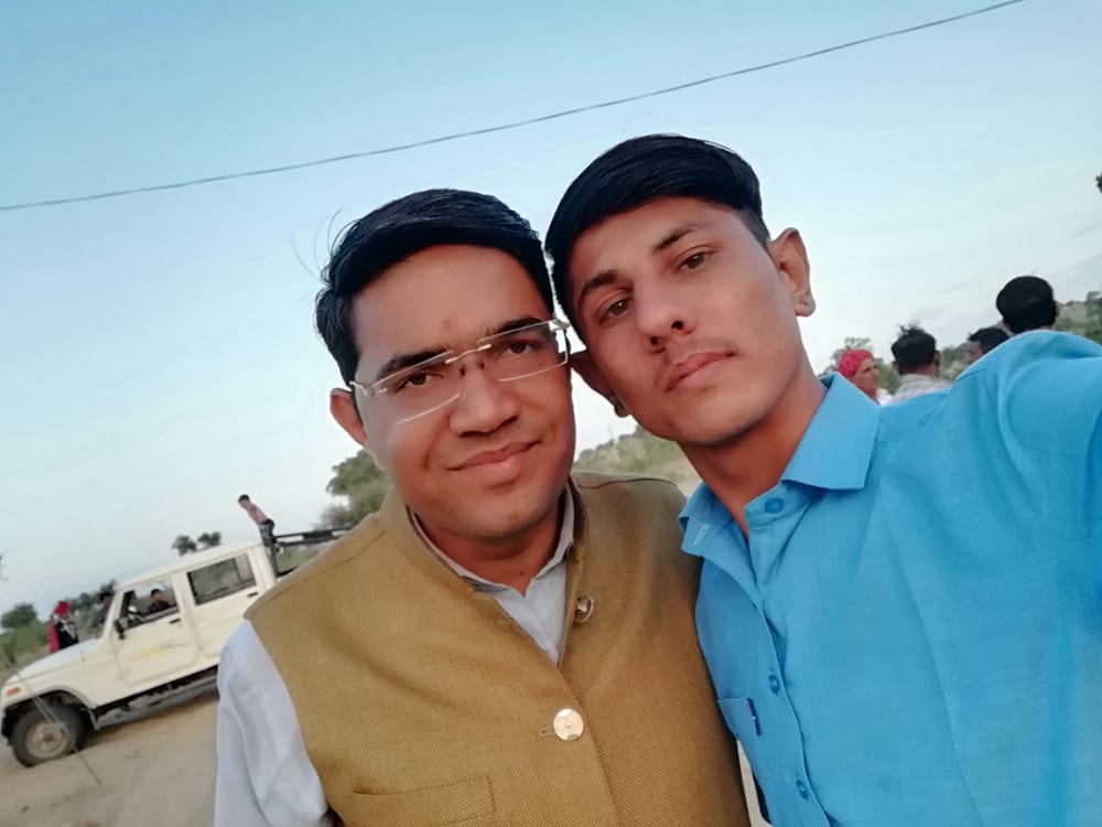 NarpatRajBarmer's tweet photo. नोखड़ा / अणखिया गुड़ामालानी
हरखाराम नागेल व भंवरलाल थोरी के बहनो के मुकलावे की सभा में, पहलादराम जी भाम्भू के सुपुत्र जीयाराम के शादी की रैवाण में भाग लिया एवं दाम्पत्य जीवन की शुभकामनाएं प्रेषित की। #Nokhra #Anakhiya #Gudamalani https://t.co/5A0W9ebzRN