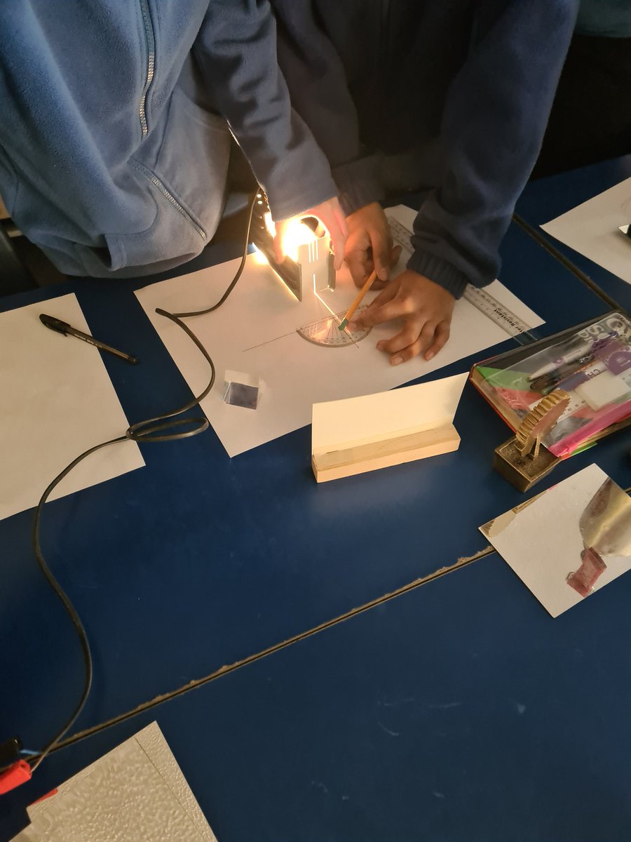 ChepstowScience's tweet photo. Another illuminating session at #shirenewton year 6 investigated several properties of light and had fun navigating their maze.... well done guys. #collaborativeteaching #chepstowscience #chepstowschool https://t.co/hiXukcaeYT