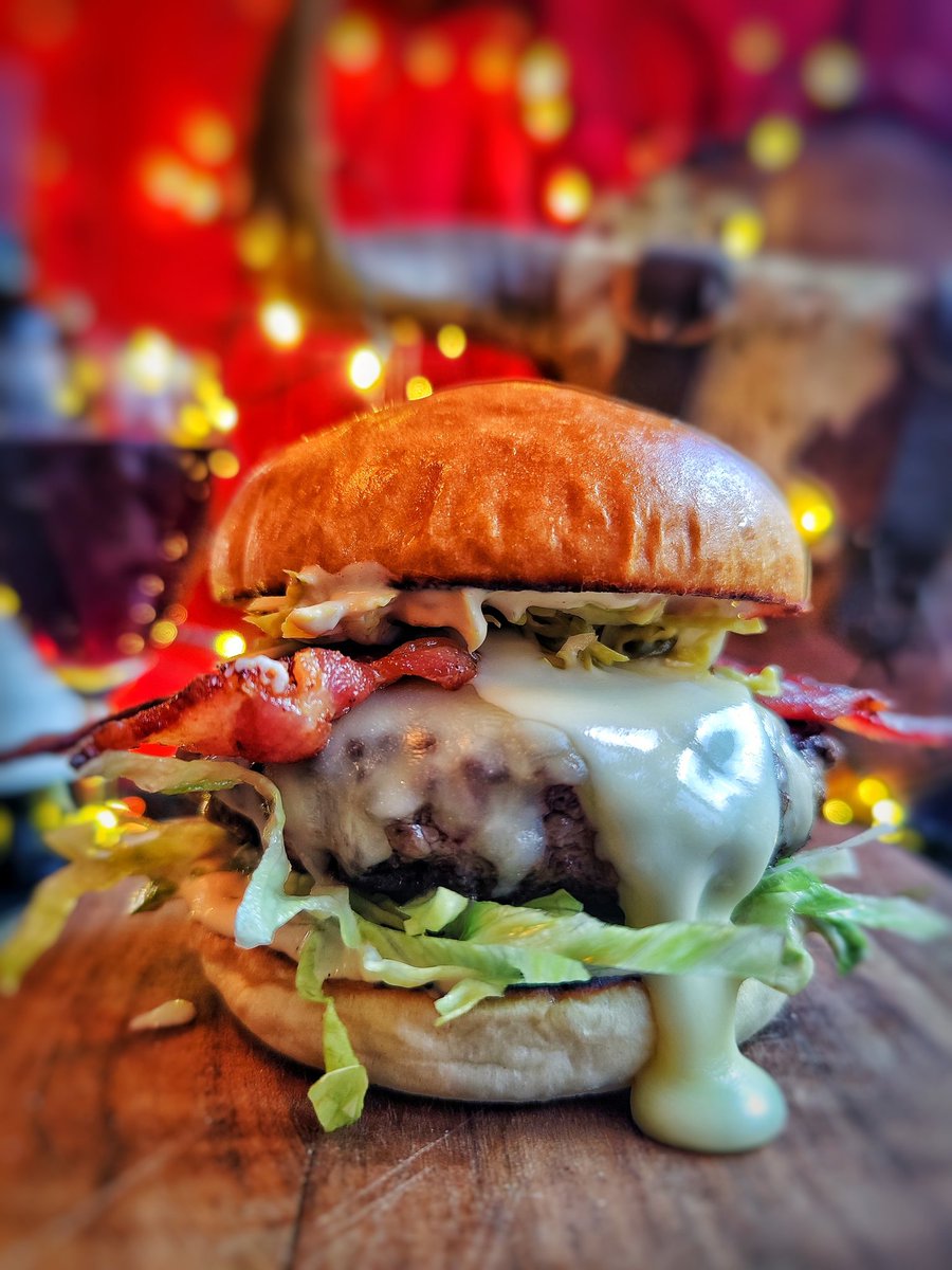 Oh hey Christmas! It’s been a very looooong time hasn’t it?!

Here’s a little festive fire-licked cheese-charged burger to get those Christmas juices flowing. #burger
#christmasiscoming