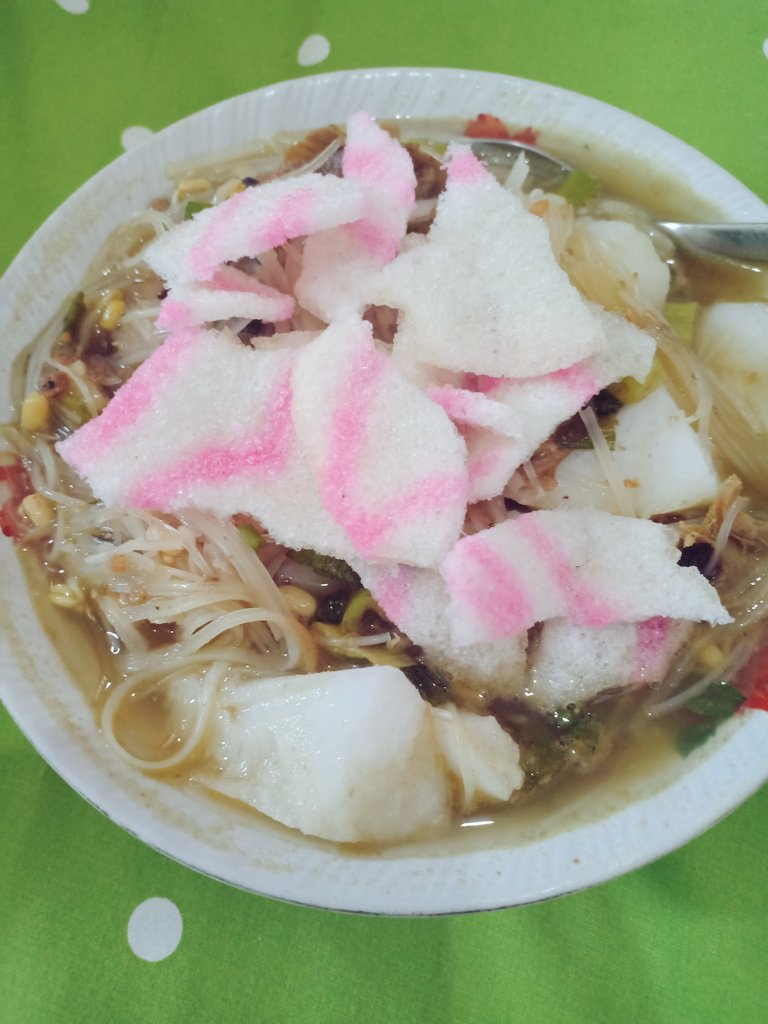 Tebak ini foto kuliner dari mana? Clue : ngapak Amazingly meskipun di Jakarta tetep bisa pesen loh tanpa harus pulkam kesana berkat GrabFood pokoknya bener2 Ceria unlimited GrabFood plus jadi lebih hemat berkat promo #NgeGrabFoodCeria cuuusss #Makanthon